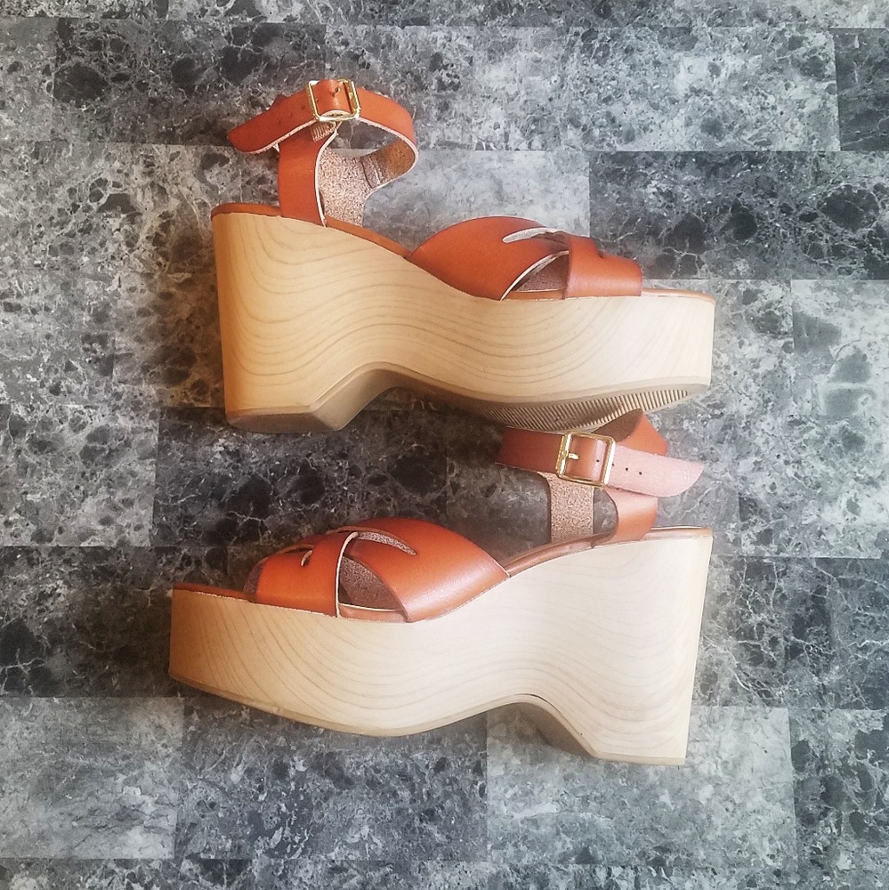 Torrid 9.5W Wood Platform Sandals, Brown and Tan